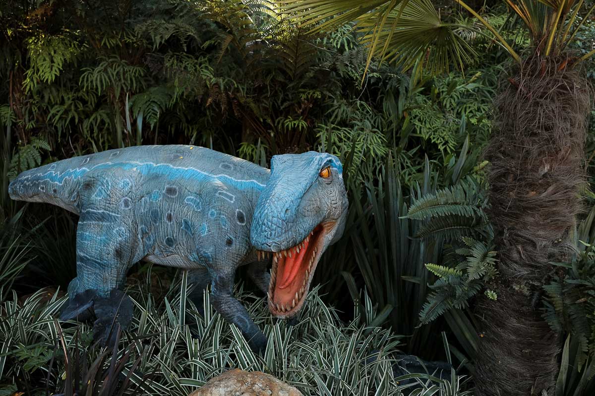 Foto de um dinossauro exposta na Aventura Jurássica, umas das atrações de Balneário Camboriú. 